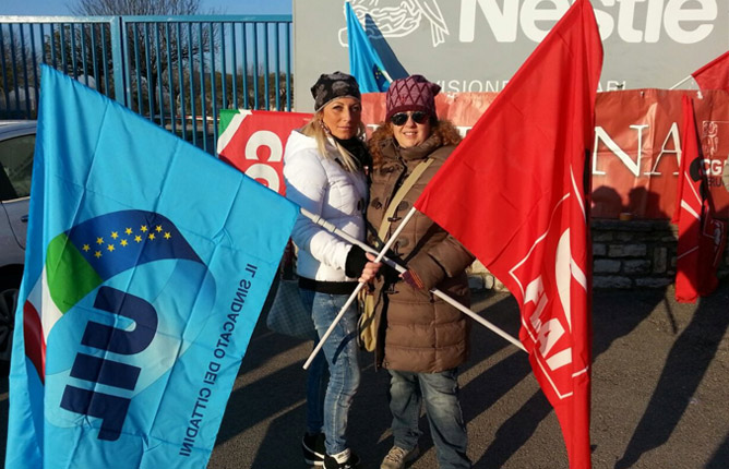 Le donne in piazza per lo sciopero