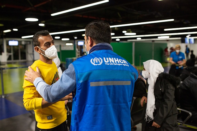 Giunti in Italia 99 rifugiati e richiedenti asilo vulnerabili dalla Libia